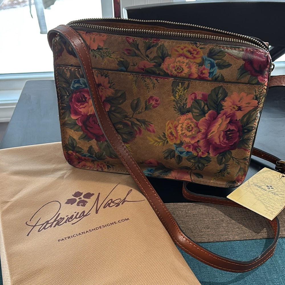NWT Patricia Nash Vallata Crossbody Bag Vintage Victorian Floral Leather P891419 - Picture 4 of 15